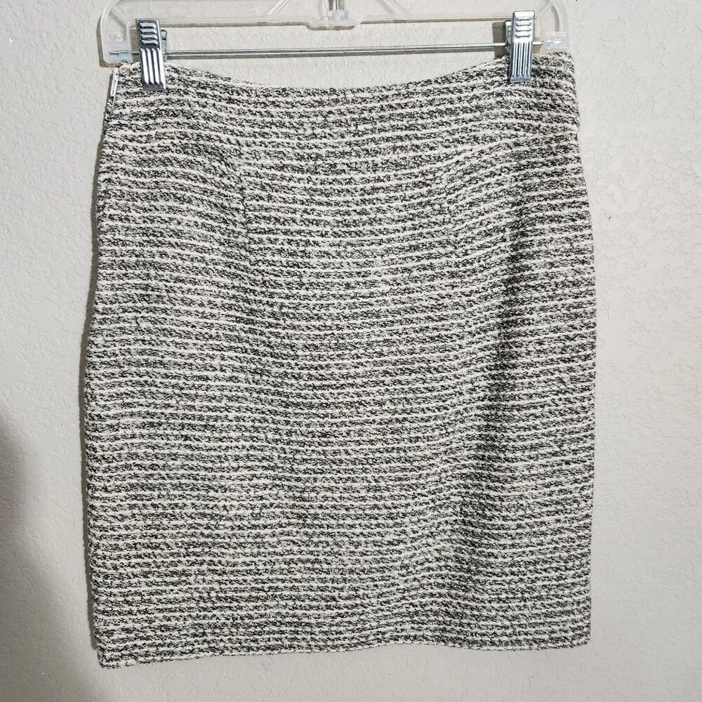 Banana Republic Tweed Pencil Skirt Womens Petite 2P Black White Striped Italian